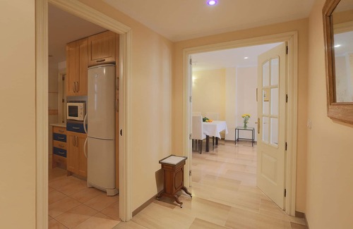 Museo Apartment | Luxurious Apartment in Epicentro: Parking + Free Wi-Fi, A/C, 3 BR + 3 WC, no noise