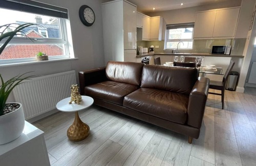 Mill Road Apartment | Luxurious City apartment - short walk from station