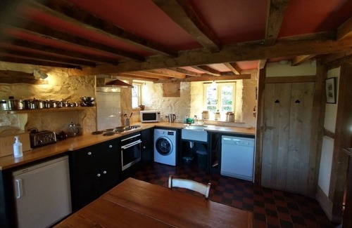 Kinnerton Cottage | Luxurious Cottage with Lovely Views in Rural Location