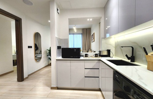 Al Quoz Apartment | Luxurious Comfort in JVC