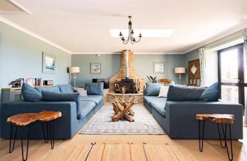 Frome Villa | Luxurious Complex: 2 barns together edge of Frome