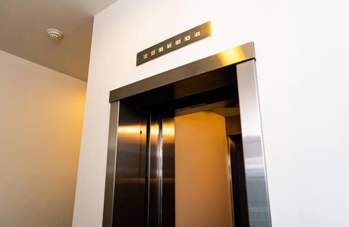 Lower Town Apartment | Luxurious condo (1100 sq2)/private elevator!