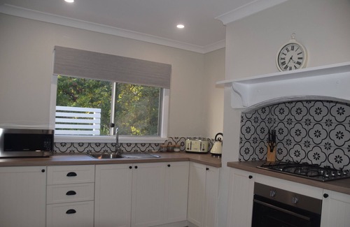 Pemberton Cottage | Luxurious, cosy, historic cottage featuring period furnishings, walkable to town