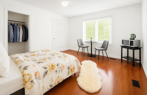 Markham House | Luxurious Detached Master BR