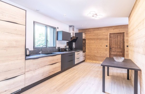 Le Chambon-sur-Lignon Cottage | Luxurious Lodge with Private Hot Tub, Gym & Covered Pool by Golf Course