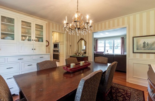 State College House | Luxurious, Gorgeous, Pristine, Convenient, Walkable 6-bedroom in State College!