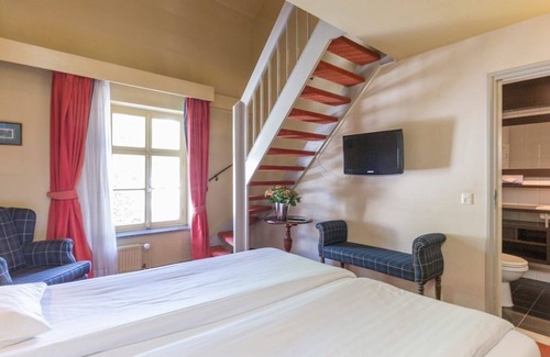 Municipality of Kerkrade Hotel | Luxurious Historic Farmhouse Getaway | Free Parking Near Kasteel Hoensbroek