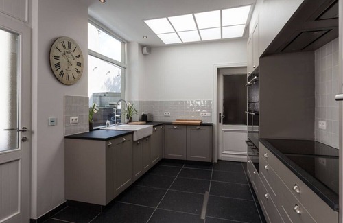 Ronse House | Luxurious holiday home in a historic building