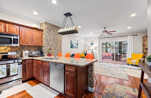 Vienna House | Luxurious home with golf course view, deck, grill, Peloton! King size bed.