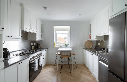Dudden Hill Apartment | LUXURIOUS KNIGHTSBRIDGE SINGLE FLOOR PENTHOUSE + 4 BEDROOMS + LARGE ROOF PATIO