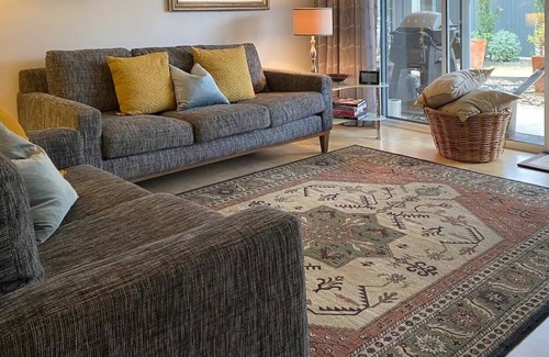 Corowa Cottage | Luxurious, light-filled, central Corowa town home