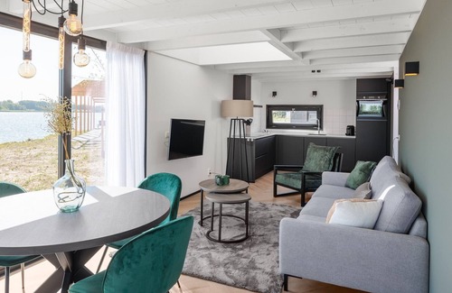 Municipality of Brielle House | Luxurious lodge with terrace and balcony