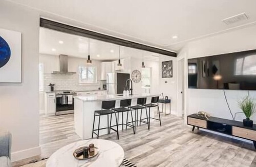 Edgewater House | Luxurious & Modern! Sauna, Great Neighborhood, West Denver