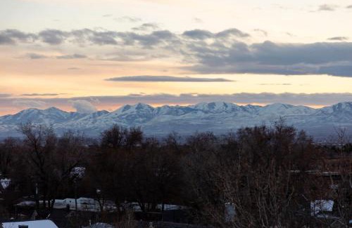 East Central House | Luxurious Mountain-View Townhouse