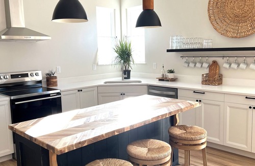 Union House | Luxurious New House Between Ark Encounter and Creation Museum-Sleeps 8