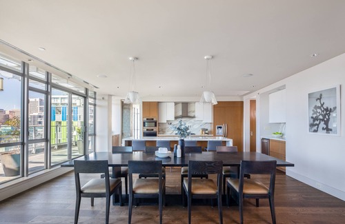Downtown Vancouver Hotel | Luxurious Penthouse in Trendy Yaletown with Private Rooftop Pool