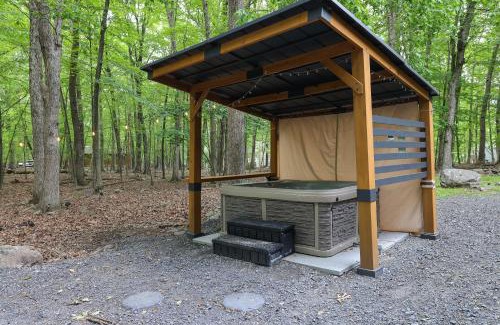 East Stroudsburg Apartment | Luxurious Poconos Retreat - Hot Tub, Sauna, Games