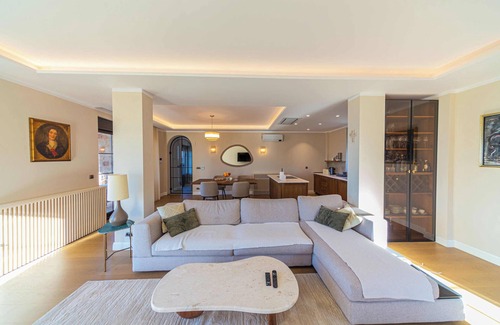 Budva Municipality Villa | Luxurious Pool Side Villa by the sea