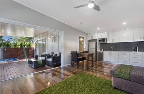 Coolum Beach Cottage | Luxurious, private cottage for couples with heated spa