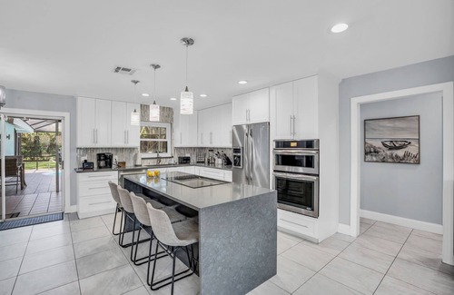 Willoughby Acres House | Luxurious Retreat for up to 10 Guests near Beach