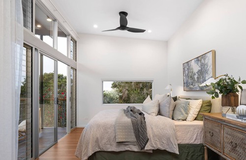 Brookfield House | Luxurious retreat on acreage, 12 k's from the city. Large family friendly!!