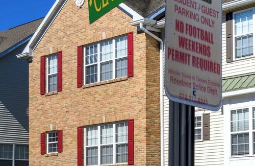 Roseland Condo | Luxurious Retreat Right Next to the University of Notre Dame – Sleeps 20+!
