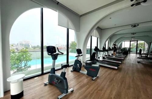 Bang Lamphu Lang Apartment | Luxurious River View chao phraya river