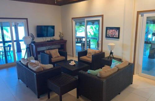 Cayos Cochinos House | Luxurious Round Cay
