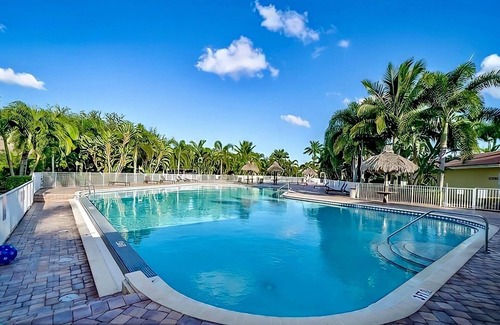 Margate Resort | Luxurious RV Resort located in Fort Lauderdale area withTiki Hut
