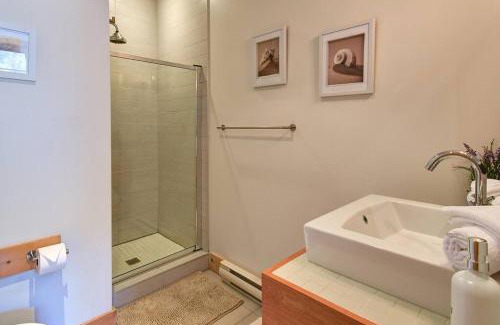 Lac Superieur Village House | Luxurious Scandinavian Cottage with Private Jacuzzi