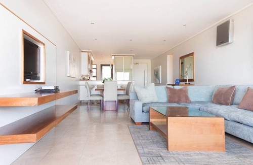 Hermanus City-Centre Apartment | Luxurious Seafront Apartment in the Heart of Historic Hermanus