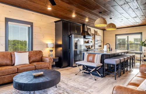 Sevierville House | Luxurious Smoky Mountain Chalet with Pool