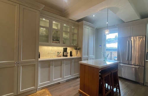 Palmerston House | Luxurious Suite in the Heart of Little Italy