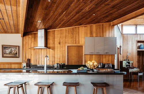 Yarra Junction House | Luxurious Unique, Private Paradise-Kangaroo Manor