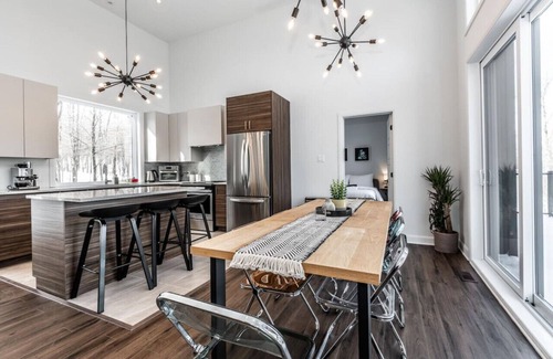 La Conception Ski Chalet | Luxurious Villa Tremblant 4 Bdrs w/Hot Tub B5