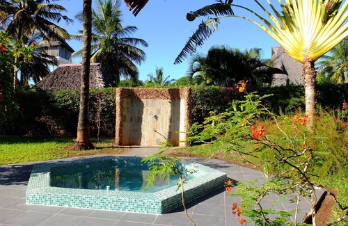 Galu House | Luxurious villa w/pool,10min beach, 280m²,w/personal & cook, Jacuzzi, A/C,wifi