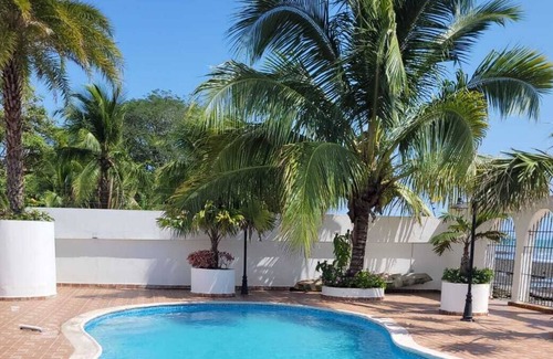 Veracruz Villa | Luxurious villa with pool facing the sea