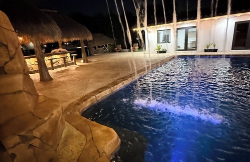 Keystone Point Villa | Luxurious Waterfront Villa Tropical OASIS!