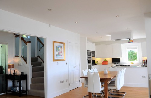 South Cerney House | Luxuriously appointed 4 bedroom lakeside house
