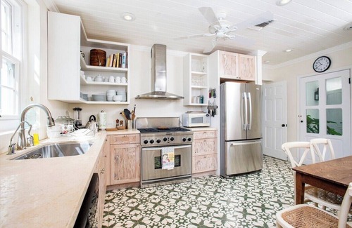 Governor's Harbour House | Luxuriously Restored Historic Hilltop Estate