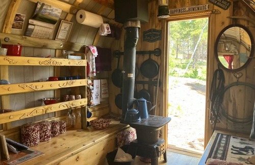 Casper House | Luxuriously Rustic Hand-Crafted Sheep Wagon in Private Wooded Area with Views