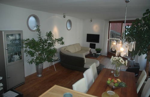 Overtoomse Sluis Boat Rental | Luxurous Houseboat-Great Location
