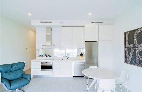 Seven Mile Beach Apartment | Luxury 1 bdr Apt w/Rooftop Pool + Onsite Dining