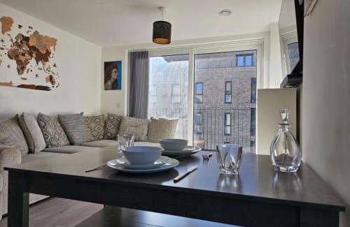 Milton Keynes Apartment | Luxury 1-Bed Apartment with balcony & Free parking