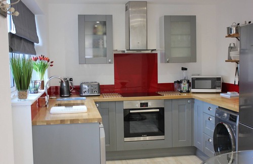 Bournemouth Apartment | LUXURY 1 BED FLAT WITH GARDEN - 2 MINS WALK TO RIVER - DOG FRIENDLY