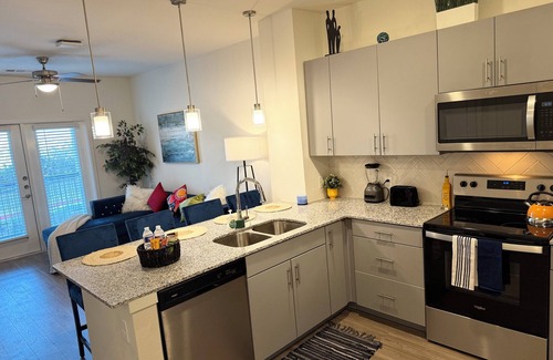 Wetmore Apartment | Luxury 1-bedroom apartment close to La Cantera/RIM with fitness center, WiFi