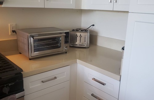 Irvine Apartment | Luxury 1 bedroom apartment in O.C, 15 min walk to Irvine Spectrum.
