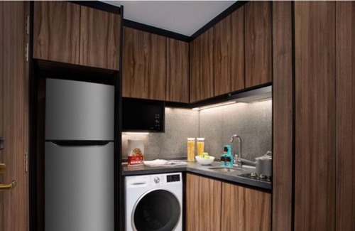 Rochor Apartment | Luxury 1 Bedroom Home With Scenic Views of the City