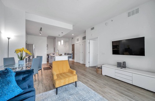 Channel District Apartment | Luxury 1 BR with Den Downtown Tampa Apt: City Views, Rooftop Pool, Workspace