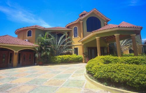 Montego Bay Villa | Luxury 10 Bedroom Villa-Millbrooks